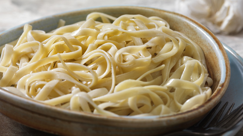 bowl of fettuccine alfredo