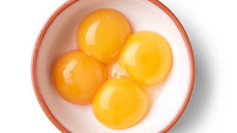 Four egg yolks in bowl
