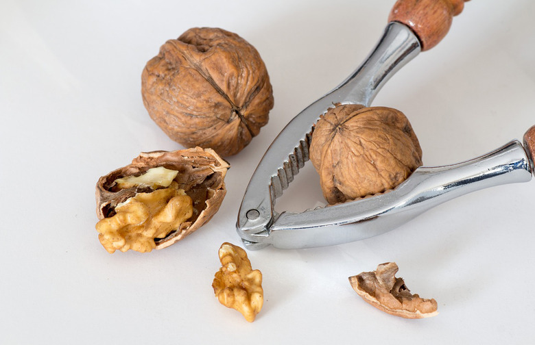 Mixing Thyroid Drugs with Walnuts