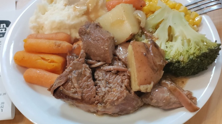 beef pot roast with carrots