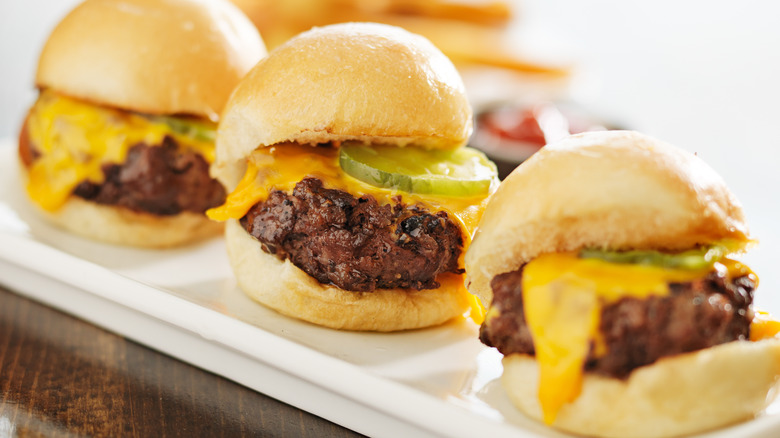 cheeseburger sliders with pickles