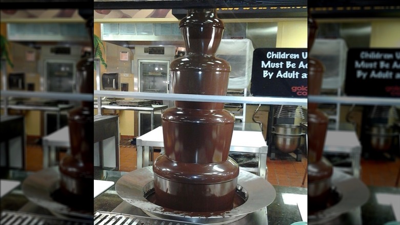 golden corral chocolate fountain