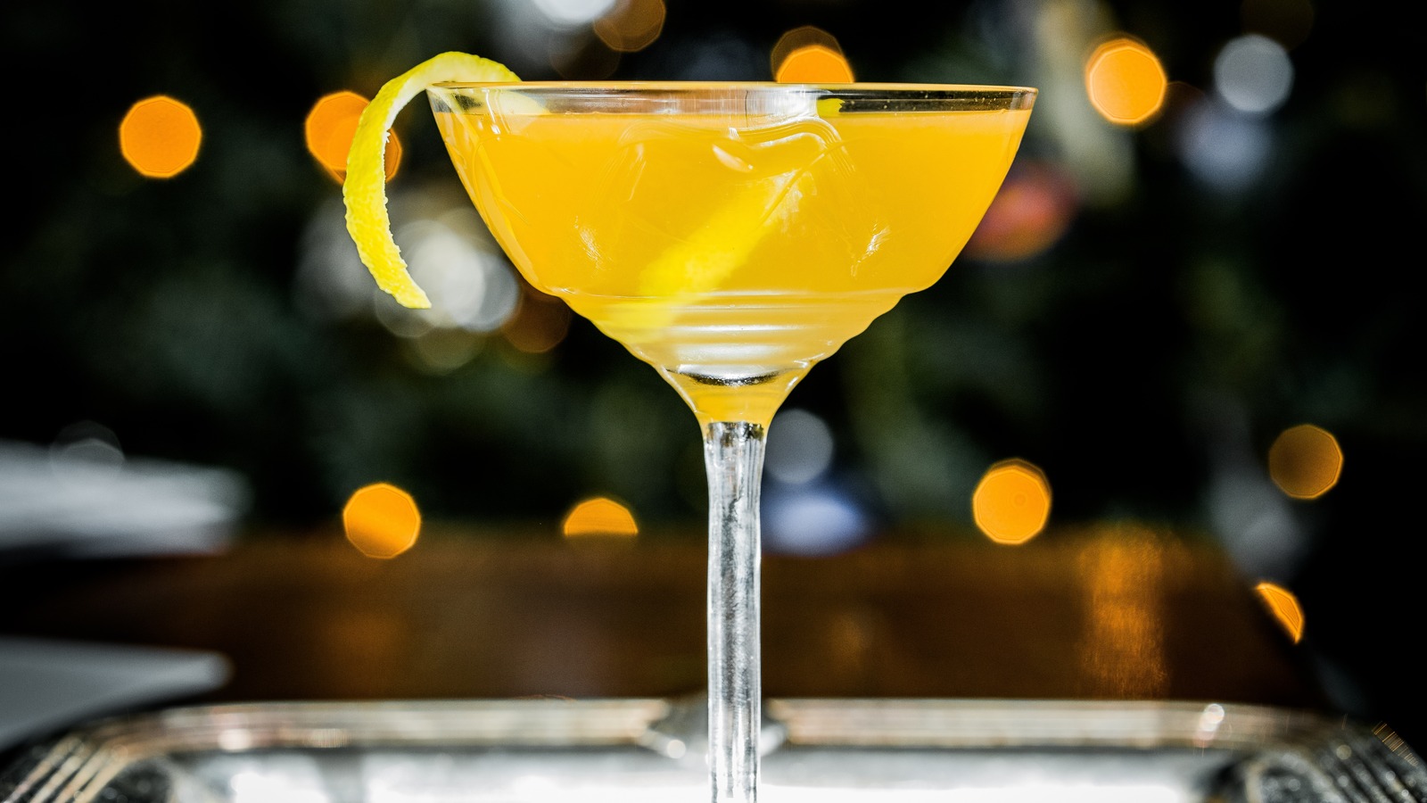 Foolproof Tips for Cocktail Citrus Twists Every Home Bartender Should Know