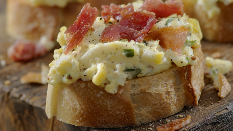 Egg salad crostini with meat