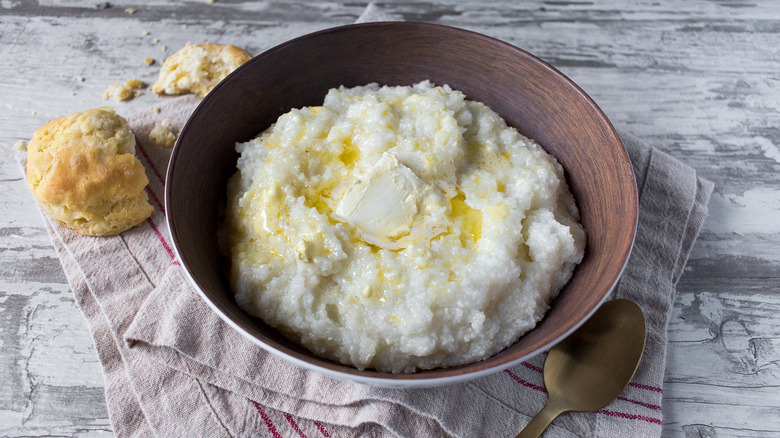 grits with butter