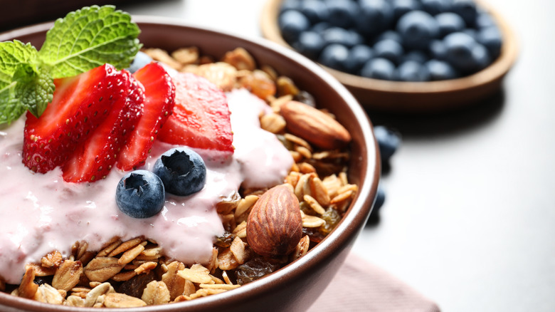 Granola with yogurt and fruit 