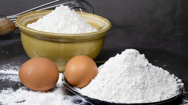 Flour with eggs and whisk