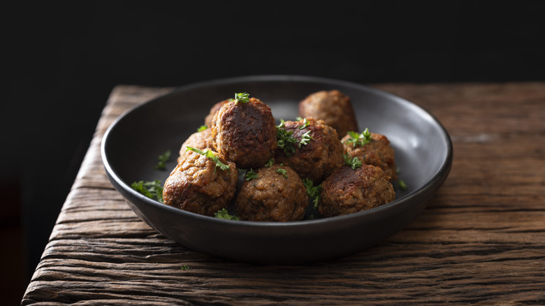 Meatballs in a black bowl