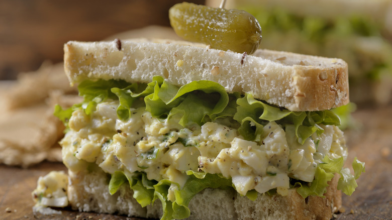 Egg salad sandwich