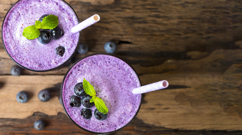 purple blueberry smoothie