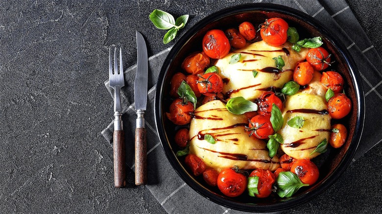 Chicken with tomatoes and balsamic glaze 