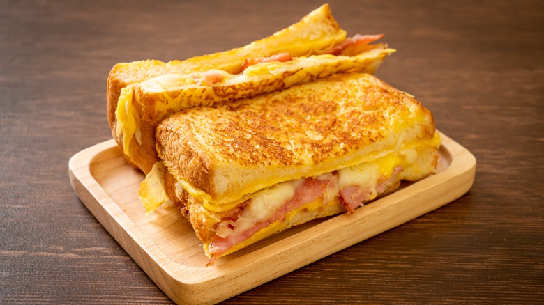 French Toast Grilled Cheese Is The Ultimate Brunch Sandwich