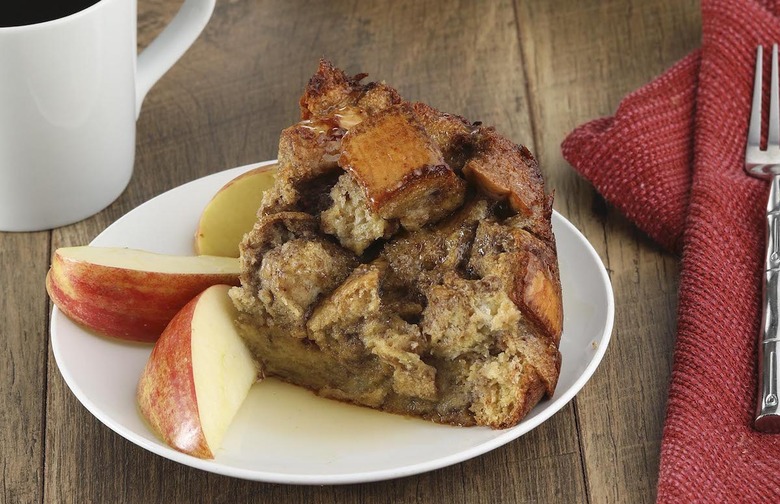 Slow Cooker Breakfast Apple Cinnamon French Toast