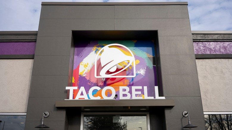 Taco Bell storefront