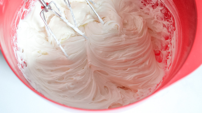 frosting in bowl 