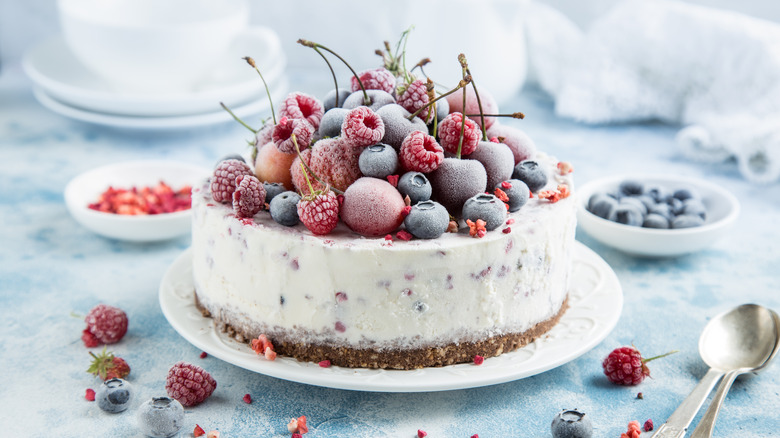 Vanilla ice cream cake with berries