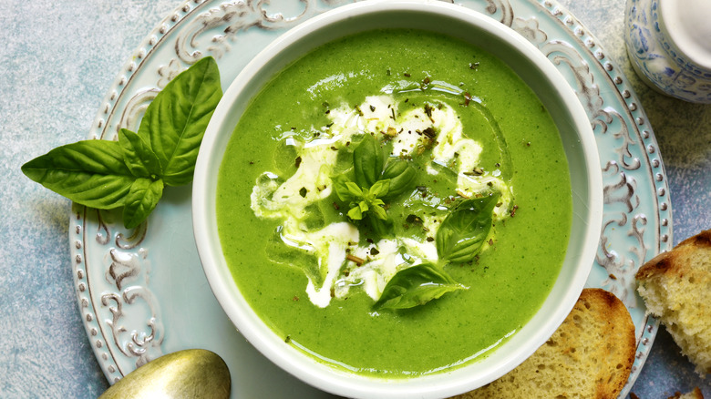 Creamy smooth spinach soup
