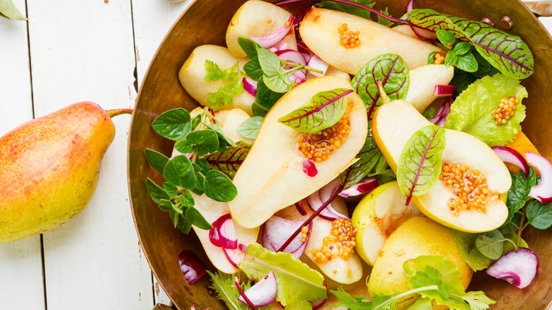 mixed greens with pears