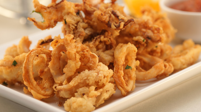 Fried calamari rings and tentacles