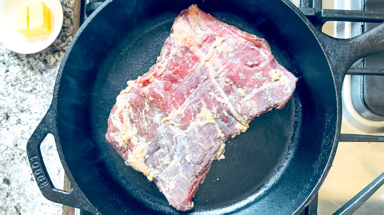 skirt steak searing in cast iron