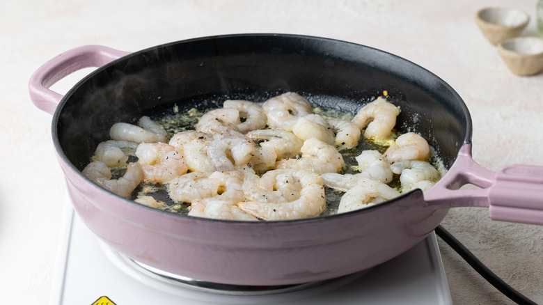 shrimp in pan 