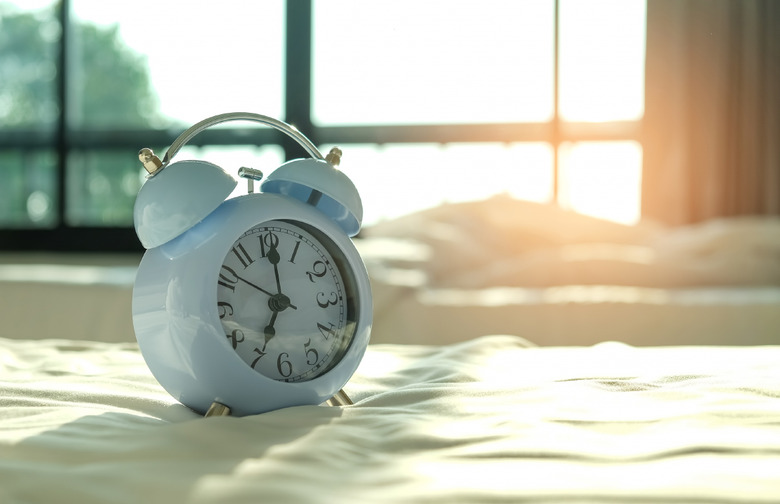 Set Your Alarm Time Based on Your REM Sleep Cycle