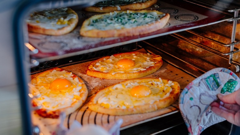 Baking khachapuri with egg