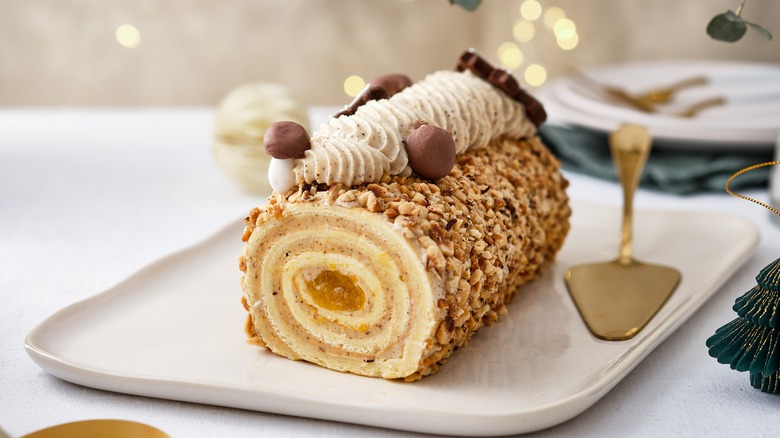 Yule log cake with nuts