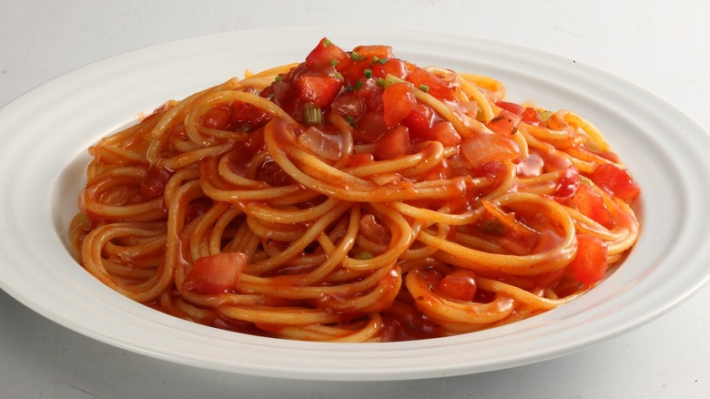 plate of tomato pasta