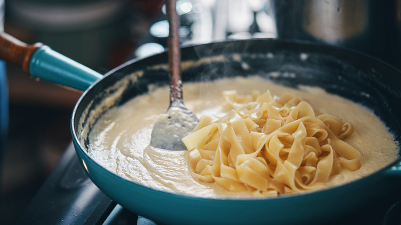 Alfredo sauce and pasta