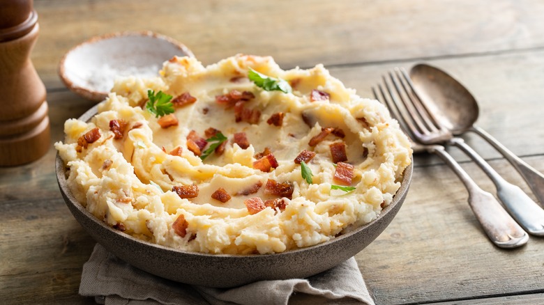 Mashed potatoes with bacon and herbs