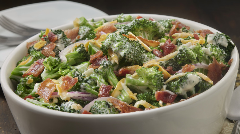 broccoli salad with bacon and dressing