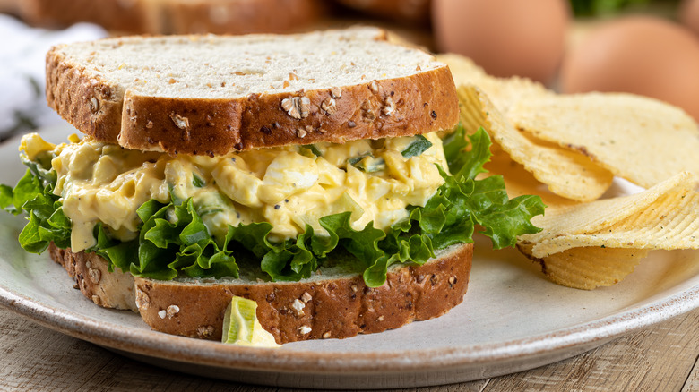 Egg salad on multigrain bread with chips