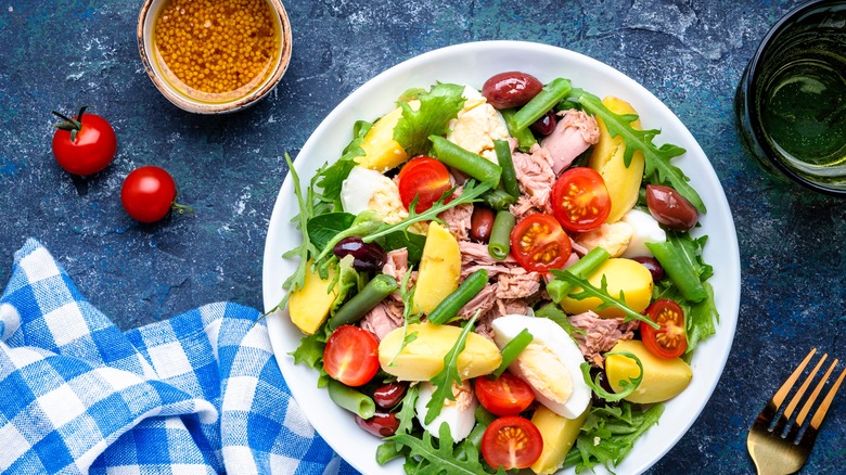 salad nicoise with green beans