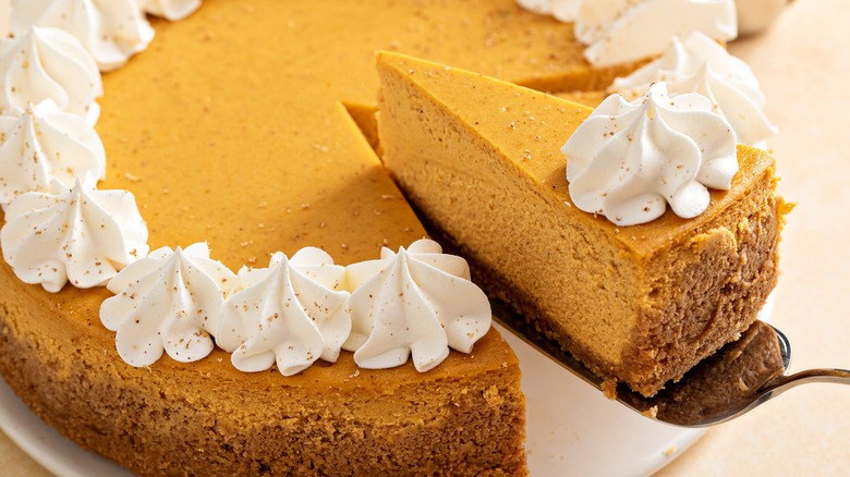 Pumpkin cheesecake with whipped cream