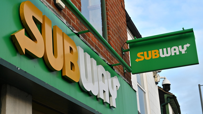 Subway restaurant storefront daytime