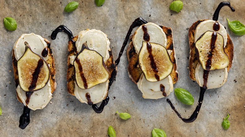 Goat cheese crostinis with figs