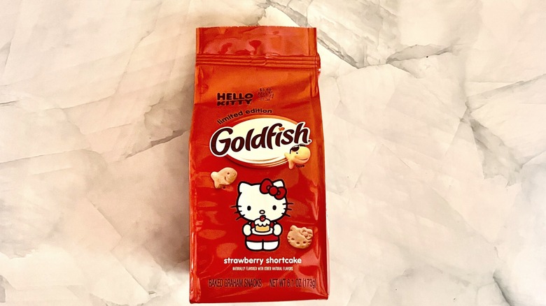 Goldfish Hello Kitty Strawberry Shortcake Flavored Grahams