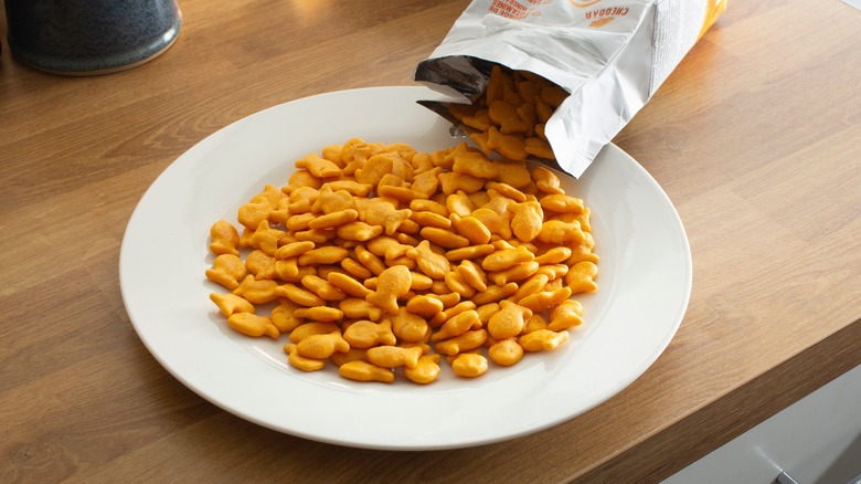 goldfish crackers pouring onto a plate