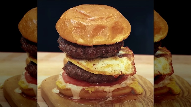 Gordon Ramsay's cheese skirt cheeseburger