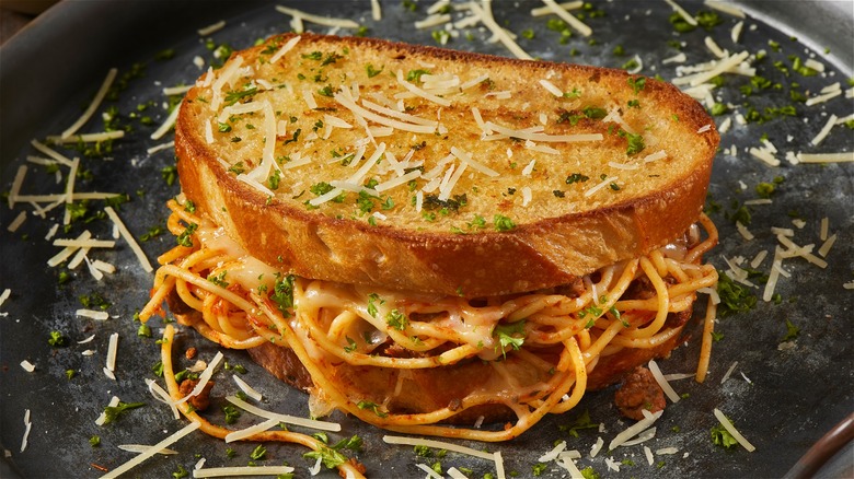 Spaghetti sandwich with parmesan and herbs 