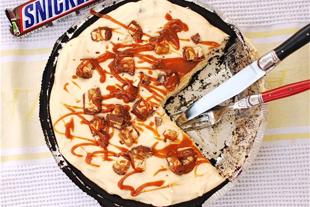 No-Bake Snickers Pie