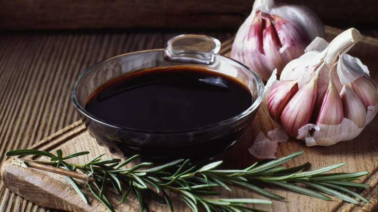 Balsamic vinegar bowl and garlic