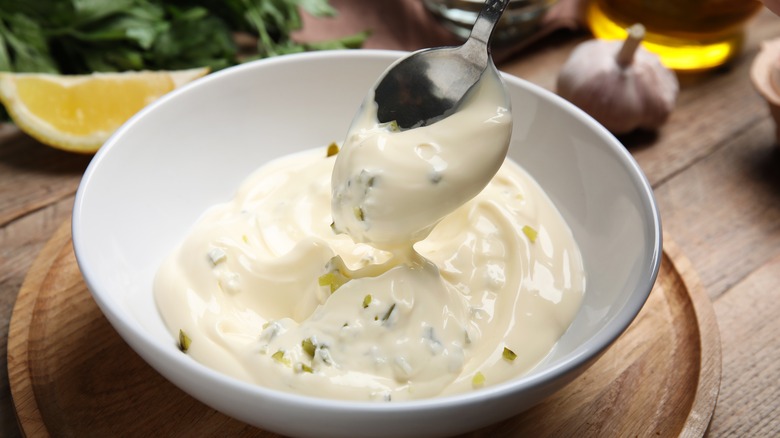 Tartar sauce in bowl with spoon