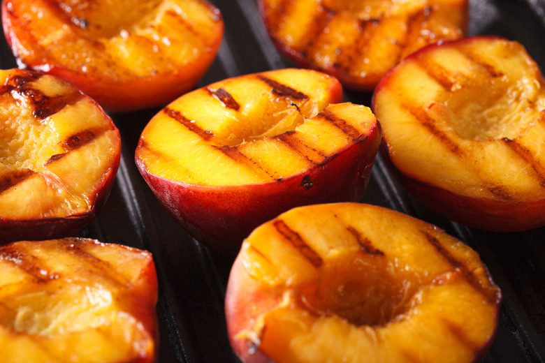 Nebraska: Grilled peaches