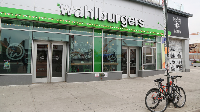 Wahlburgers storefront