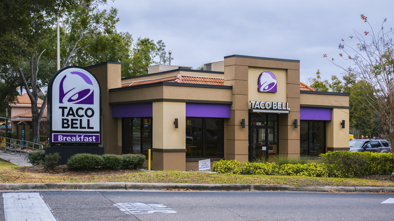 Taco Bell storefront daytime