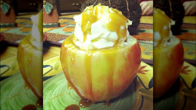 Apple pie ice cream bowl