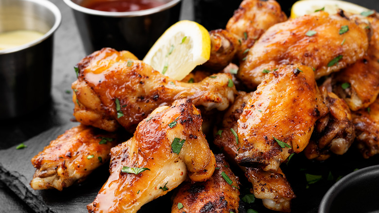 Baked chicken wings served with sauce