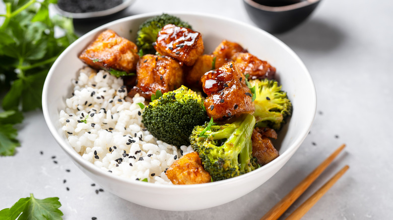 tofu and broccoli stir-fry